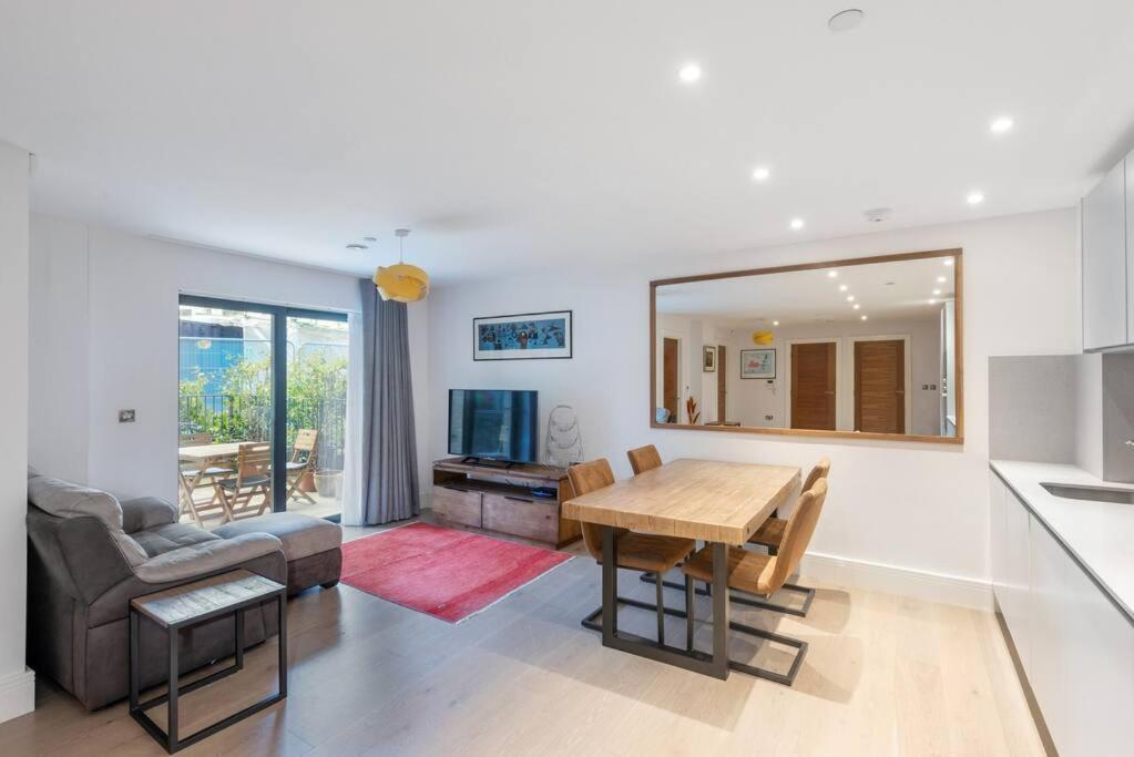 Appartamento Stylish 2 Bed 2 Bath In Highgate & Free Parking Londra Esterno foto