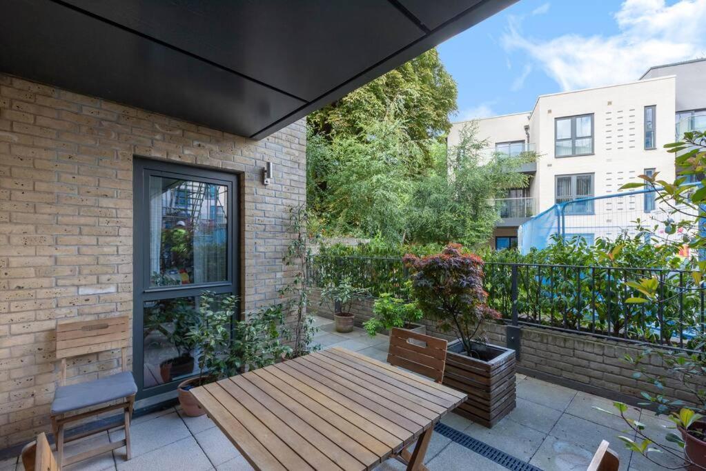 Appartamento Stylish 2 Bed 2 Bath In Highgate & Free Parking Londra Esterno foto