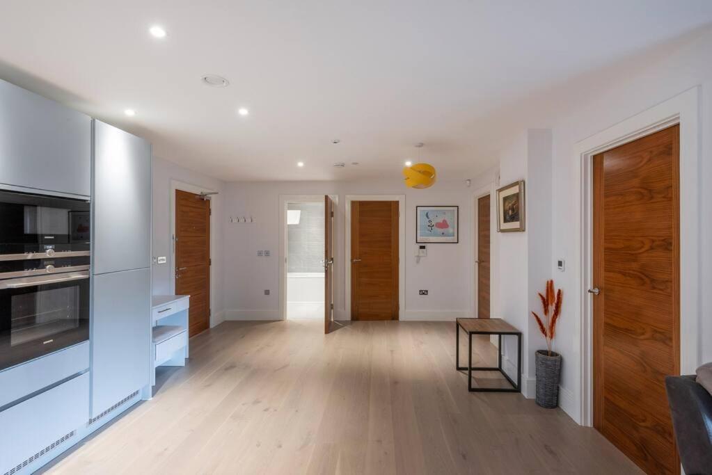 Appartamento Stylish 2 Bed 2 Bath In Highgate & Free Parking Londra Esterno foto